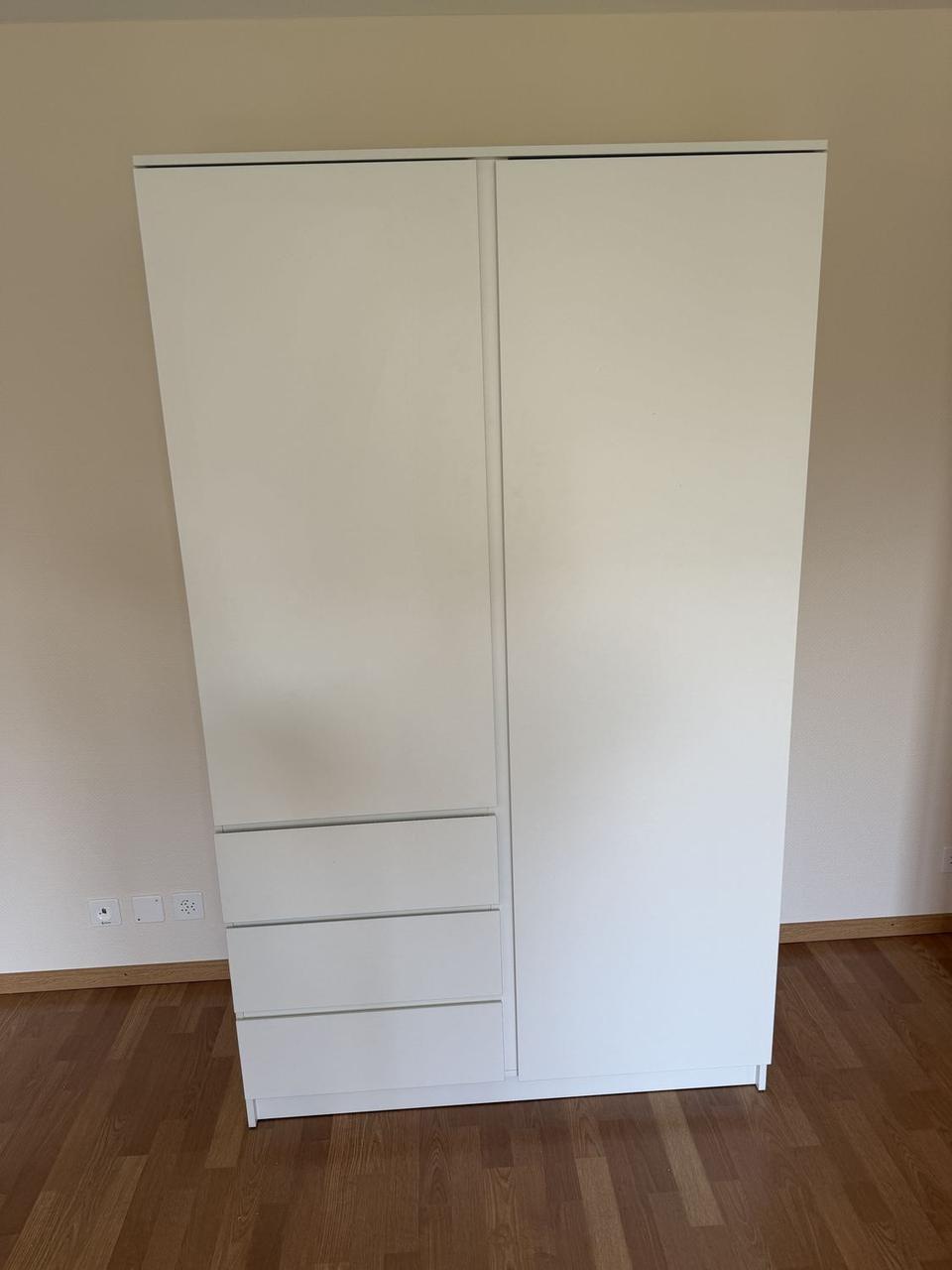 Armoire encastrée montée