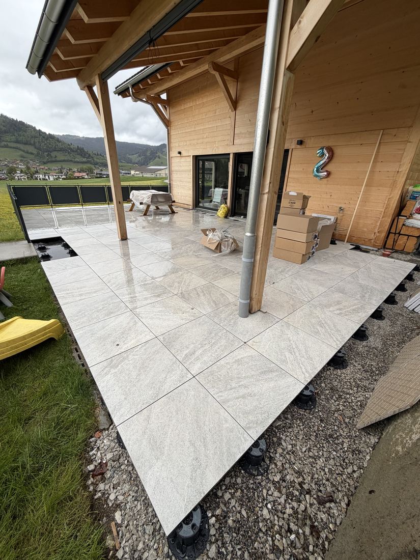Terrasse en grès cérame terminée