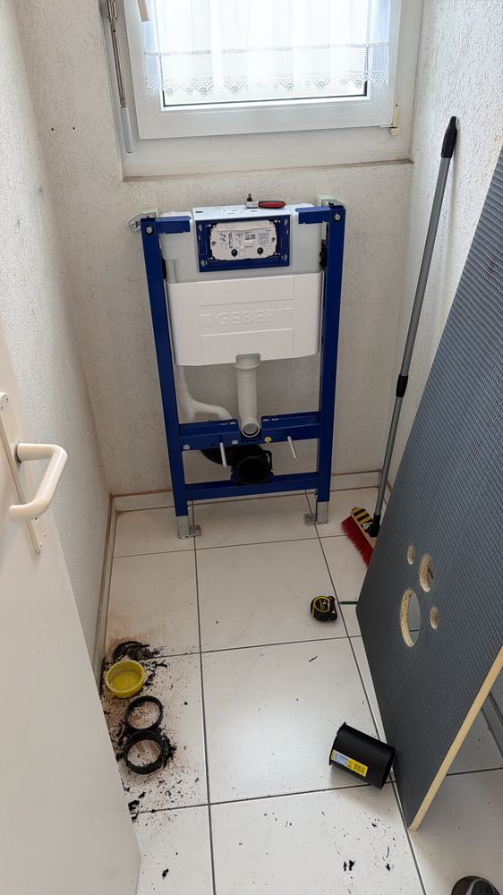 Bâti-support de WC suspendu posé et réglé
